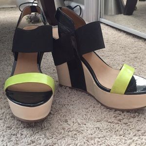 Size 8.5 wedge Matty heels!